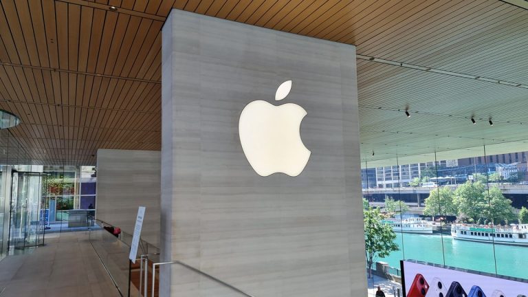 Exclusive: Apple’s Top Product Design Executive May Leave in February – Find Out Why!