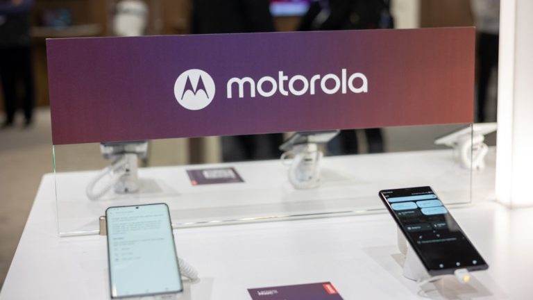 Unveiling the Mysterious Mystery Motorola Phone: 8GB RAM and Snapdragon Chip Spotted on Geekbench!