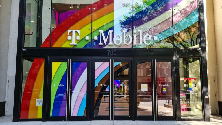 Shocking: T-Mobile rep demands customer buy accessories with new iPhone!