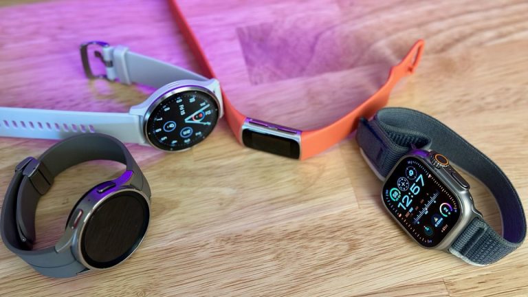 How Smartwatches and Fitness Watches Are Heading for a Showdown in 2023