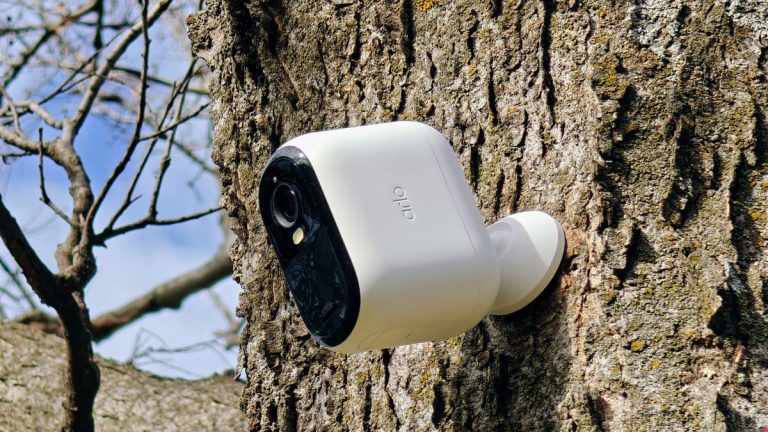 Discover why the Arlo Essential and Essential XL Wireless Outdoor Security Camera is the perfect choice for cloud-based living: Our review