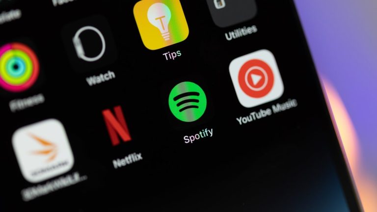 Stay Tuned: Latest Spotify Beta for Android Causes Untimely Crashes During Holiday Season